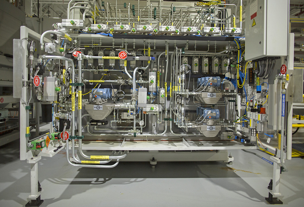 SAE-MA-03403 : Ford demos latest digital tools at flagship transmission  plant - SAE International